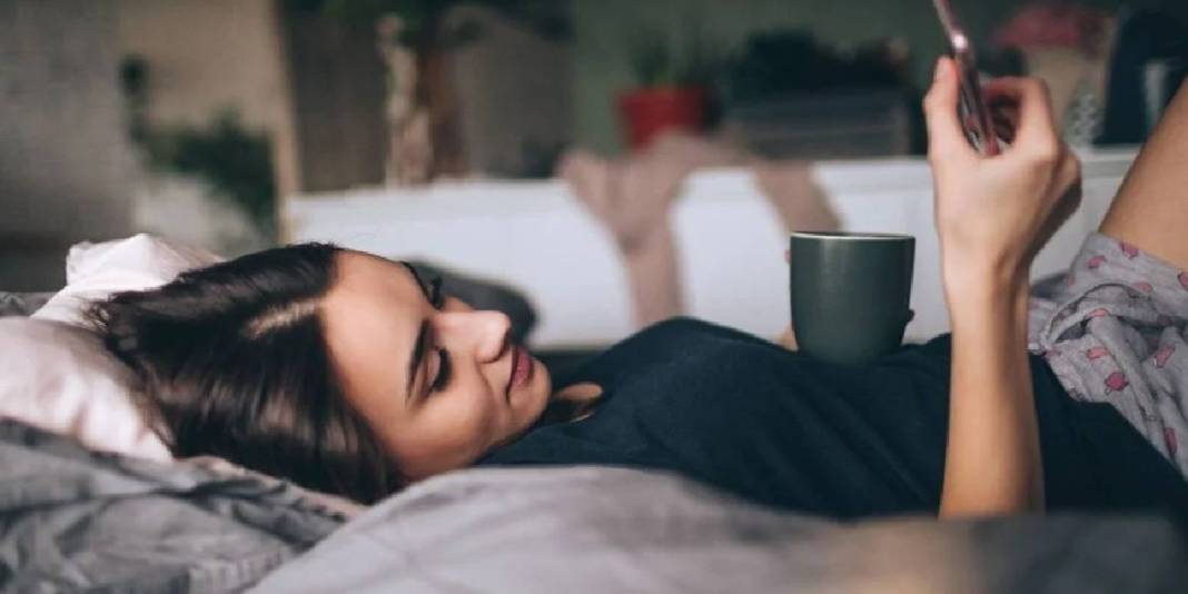 Sabah ilk işiniz telefona bakmak mı? Uzmanlar uyarıyor: Tehlike ekranınızda… 5